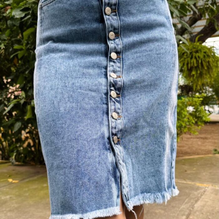 Falda Denim con Botones Frontales y Flecos